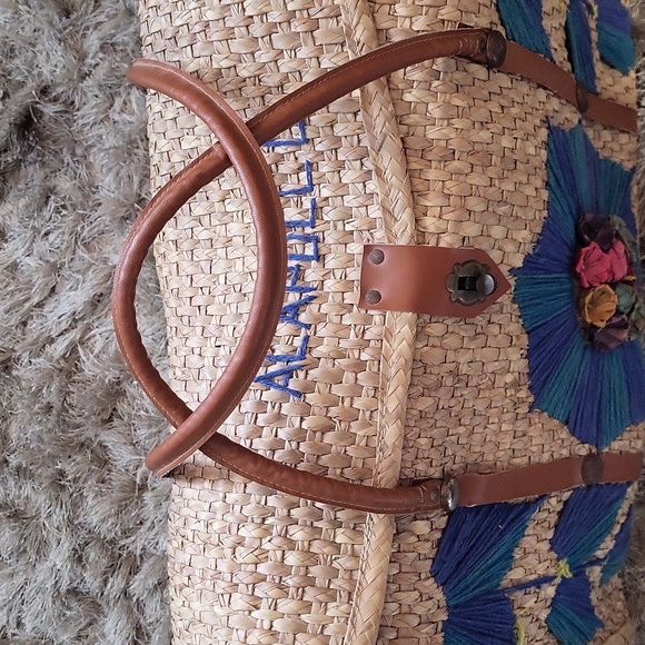 Y2k Woven Straw Bag with Blue Accents - Picture 3 of 9
